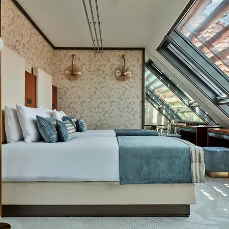 Verte, Warsaw, Autograph Collection 5*