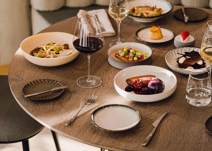 Verte, Warsaw, Autograph Collection 5*