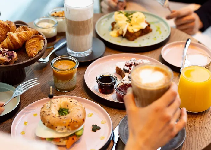 Verte, Warsaw, Autograph Collection 华沙