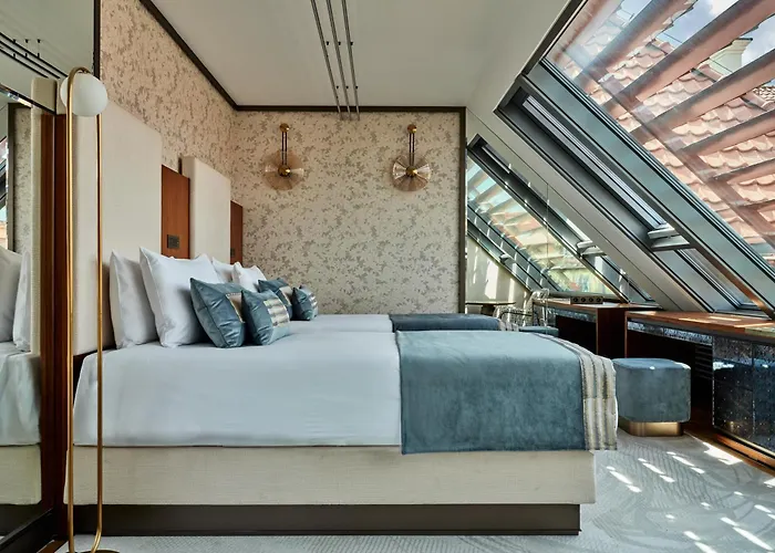 Verte, Warsaw, Autograph Collection 5*