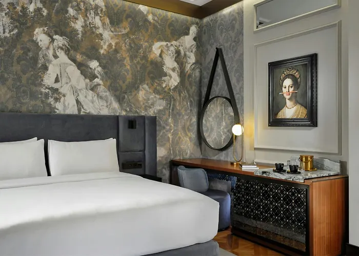 Verte, Warsaw, Autograph Collection 5*