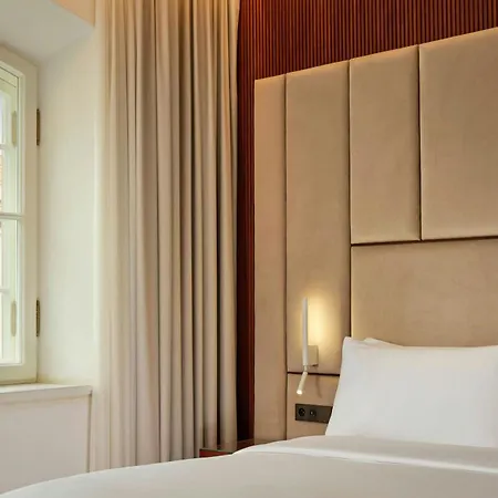 Verte, Warsaw, Autograph Collection Varšava