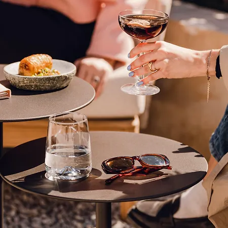 Verte, Warsaw, Autograph Collection Varšava